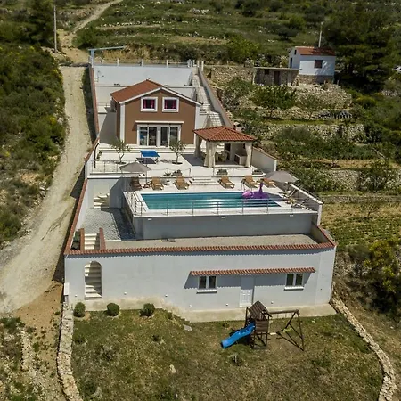 Ancora Villa